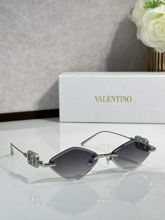 Picture of Valentino Sunglasses _SKUfw75841071fw